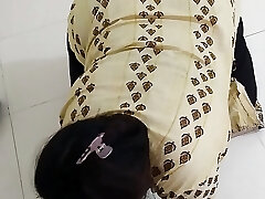 (Telugu Maid Ko Jabardast Choda) Desi Maid Porked by the owner with protection while cleaning Guest Room - Huge Cum wild