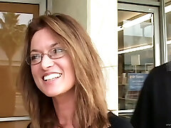 indiana bell succhia un albero grasso e ottiene la sua figa fracassato