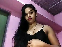 An indian girl flashing for us...