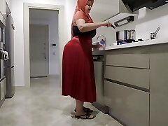 My big-ass step-mom hardened my dick with her skirt.