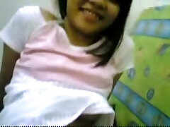 Girl from Sri Lankan demonstrates