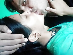 corneo fidanzata baci così bello con fidanzato e suzione tette