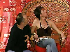 Pierced mature italia table slut fucked by her photographer