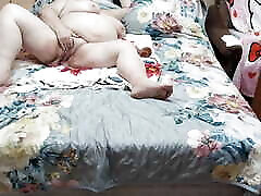 Mother-in-law masturbates big creamy pillada africa with a toy