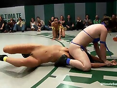 Battle Of The Featherweights: The Smallest Hottest Wrestlers Battle It Out In Tag Team Action - galle 17 sil