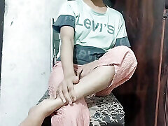 Desi girl ko paise dekar jabar dasti pela