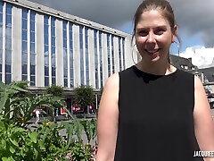 Makes Alice Happy French