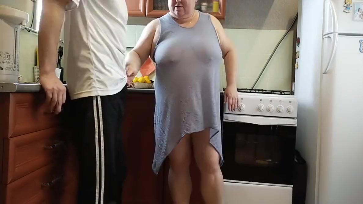 al mattino in cucina una donna grassa si masturba il mio cazzo per una sborrata foto